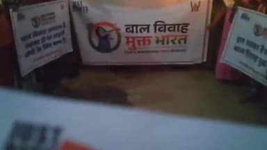 बहराइच : जनपद के चित्तौरा ब्लाक की ग्राम पंचायतों में बाल विवाह के खिलाफ कैंडल  मार्च के जरिए चलाया गया जागरूकता अभियान।