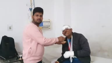 रामपुर: सिविल लाइन क्षेत्र में दिल्ली से अयोध्या जा रहे छोटा हाथी वाहन को ट्रक ने मारी टक्कर, एक युवक घायल