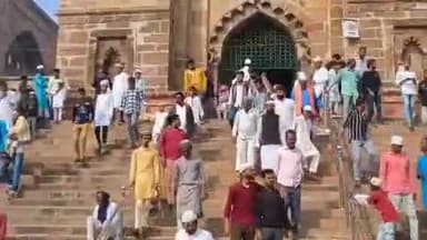 जौनपुर: संभल में मस्जिद सर्वे के दौरान हुई हिंसा को लेकर जौनपुर में पुलिस अलर्ट, शांतिपूर्वक अदा कराई गई जुमे की नमाज