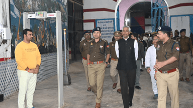 मथुरा: डीएम और एसएसपी ने जिला कारागार का किया निरीक्षण, संबंधित कर्मचारियों को दिए आवश्यक दिशा-निर्देश