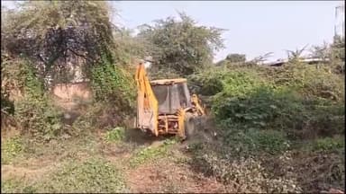 मथुरा: छाता प्रशासन ने गंगाजल योजना के लिए अतिक्रमण पर चलाया अभियान, खाली कराई जमीन