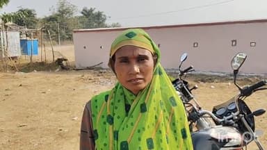 जतारा: दुसयारा की महिला ने पुलिस थाने में लगाई गुहार, पति और मुहल्ले वालों के डर से शादी में आ रही दिक्कत