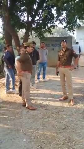 मवाना: शुक्रवार को शाम 5:00 बजे सीओ मवाना ने गंग नहर स्थित ओयो होटल पर की छापेमारी रजिस्ट्रेशन नहीं मिलने पर डीवीआर जप्त की