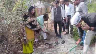 सैफई: वैदपुरा क्षेत्र के अंबेडकर पार्क में आम आदमी पार्टी के पदाधिकारियों द्वारा चलाया गया सफाई अभियान
