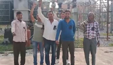 जगदीशपुर: जगदीशपुर में विद्युत कर्मियों ने काला बिल्ला बांधकर किया कार्य, बताया विरोध