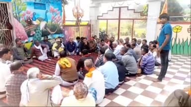 बरौनी: बरौनी प्रखंड के सिमरिया गंगा घाट के पास भूमि अधिग्रहण को लेकर किसानों और अधिकारियों की बैठक