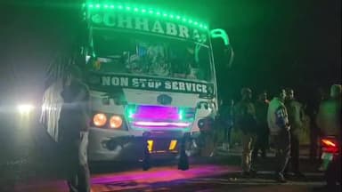 झांसी: सवारी बनकर बस में बैठे लड़कों ने आरा मशीन गांव के पास बस रुकवाकर कंडक्टर और ड्राइवर के साथ की मारपीट, कैश लूटकर भागे