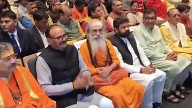 सिगरा स्थित रुद्राक्ष कन्वेंशन सेंटर में आयोजित महासमागम में शामिल हुए डिप्टी सीएम ब्रजेश पाठक