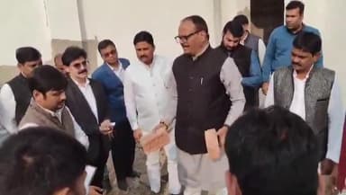 मुगलसराय: महेवा स्थित निर्माणाधीन ट्रॉमा सेंटर का उपमुख्यमंत्री ब्रजेश पाठक ने किया निरीक्षण