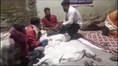 रायबरेली: रेलवे स्टेशन पर देश की सेवा में तैनात फौजी को युद्ध सेवा मेडल से सम्मानित किया गया, गरीबों में वितरित किए गए कम्मल