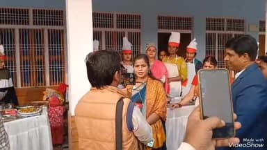 मिर्ज़ापुर: बथुआ स्थित एक मैरिज लान में पाक कला प्रतियोगिता का आयोजन, प्रतिभागी महिलाओं ने 45 मिनट में बनाए स्वादिष्ट व्यंजन