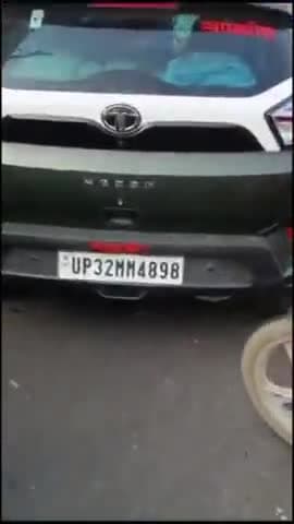 सरोजनी नगर: नहरिया चौराहे पर गाड़ी में हूटर बजाते हुए और रॉन्ग साइड गाड़ी चलाते लोगों ने वीडियो किया वायरल, कार्रवाई की करी मांग