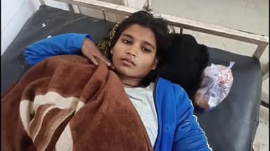 टीकमगढ़: नारायणपुर में युवती के साथ मारपीट, पुलिस ने की कार्रवाई, युवती जिला अस्पताल में भर्ती