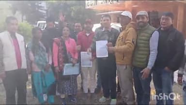 डुंडा: उत्तरकाशी में निवर्तमान पंचायत प्रतिनिधियों ने प्रदेश में जिला पंचायत अध्यक्षों को प्रशासक बनाए जाने का किया विरोध