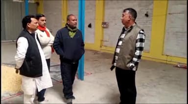 जगदीशपुर: नगर के अमर सिंह गेट समीप बीते दिन किसान एग्रो इंडस्ट्रीज में हुई चोरी की घटना की जानकारी ली जगदीशपुर के पूर्व विधायक ने