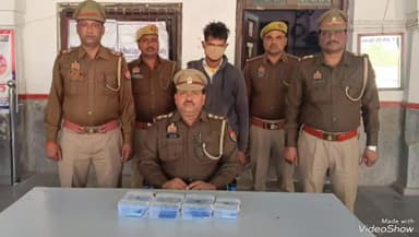 मिर्ज़ापुर: ट्रेनों में चोरी करने वाले शातिर चोर को जीआरपी पुलिस ने किया गिरफ्तार, कब्जे से ₹50,000 कीमत की चार मोबाइल बरामद