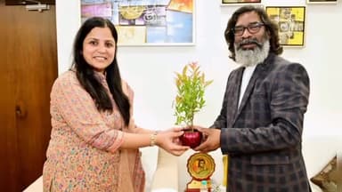 कांके: रांची के सीएम आवास में सीएम से अधिकारियों ने की मुलाकात