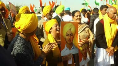 ਐਸਏਐਸ ਨਗਰ ਮੁਹਾਲੀ: ਮੋਹਾਲੀ ਹਵਾਈ ਅੱਡੇ ਤੇ ਭਗਤ ਸਿੰਘ ਦੇ ਬੁੱਤ ਤੋਂ ਪਰਦਾ ਹਟਾਉਣ ਪਹੁੰਚੇ ਭਾਜਪਾ ਆਗੂਆਂ ਨੂੰ ਪੁਲਿਸ ਨੇ ਲਿਆ ਹਿਰਾਸਤ  ਵਿੱਚ