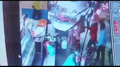 झांसी: पंचकुइया चौराहे पर दूध की दुकान में साधु के भेष में गए व्यक्ति ने मांगा दूध, पैसे मांगने पर दूध से भरी कड़हिया को पलटाया