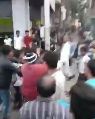 कानपुर: जाजमऊ के ताड़बगिया में ₹100 के लेनदेन को लेकर दो पक्षों में जमकर मारपीट, वीडियो सोशल मीडिया पर हुआ वायरल