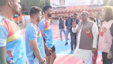 गोरखपुर: रीजनल स्पोर्ट्स स्टेडियम में अखिल भारतीय प्राइज मनी कबड्डी प्रतियोगिता के दूसरे दिन खिलाड़ियों ने दिखाए जौहर