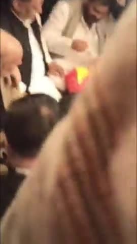 मेरठ: जिले में शाही शादी का वीडियो हुआ वायरल, दहेज में दिया गया ₹2.56 करोड़ कैश व जूता चुराई में सालियों को दिए गए ₹11 लाख