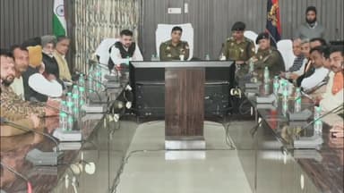 रामपुर: पुलिस लाइन सभागार में पुलिस अधीक्षक ने कानून व शांति व्यवस्था के दृष्टिगत संभ्रांत व्यक्तियों के साथ गोष्ठी की