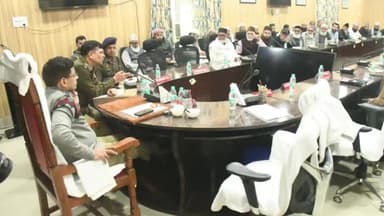 रामपुर: मंगलवार को पुलिस लाइन सभागार में जिलाधिकारी और पुलिस अधीक्षक ने पीस कमेटी की गोष्ठी की