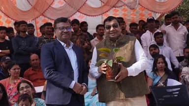 झज्जर: झज्जर के गांव कब लाना में गंगा इंस्टीट्यूट के फ्रेशर कार्यक्रम में पहुंचे आप प्रदेश अध्यक्ष डॉ. सुशील गुप्ता, उनका स्वागत किया गया