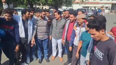 झांसी: बांग्लादेश में हिंदुओं की जानमाल की सुरक्षा के लिए राष्ट्रभक्त संगठन ने DM के माध्यम से प्रधानमंत्री को दिया ज्ञापन