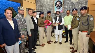 कांके: झारखंड पुलिस सर्विस एसोसिएशन का शिष्टमंडल धुर्वा स्थित प्रोजेक्ट भवन में सीएम से मिला