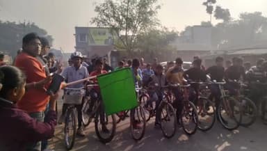 कस्बा: सरकारी विद्यालयों के छात्र-छात्राओं के बीच आयोजित हुई साइकिल प्रतियोगिता