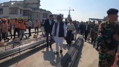 कांके: सीएम ने सिरमटोली से मेकॉन चौक तक बन रहे फ्लाईओवर का किया औचक निरीक्षण