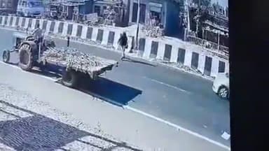 शामली: हरड़ फतेहपुर के पास दिल्ली-सहारनपुर हाईवे पर हुई सड़क दुर्घटना का वीडियो सोशल मीडिया पर वायरल