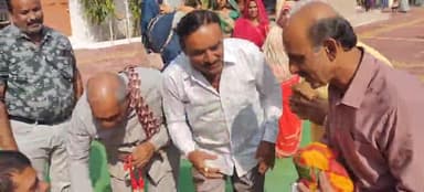 जबेरा: जबेरा के सकल दिगंबर जैन समाज के पदाधिकारियों ने आनंद धाम पीठाधीश्वर स्वामी रंजीतानंद जी महाराज का किया सम्मान