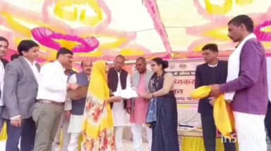 नानपारा: लौकाही में सेवा से संतृप्तिकरण अभियान का विधायक और जिलाधिकारी ने दीप प्रज्ज्वलित कर किया शुभारंभ