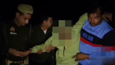 फिरोज़ाबाद: खंजापुर रोड पर हुई मुठभेड़ के दौरान ₹15 हज़ार के इनामी बदमाश के पैर में लगी गोली, हुआ घायल