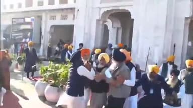 पंजाब के अमृतसर में स्वर्ण मंदिर के प्रवेश द्वार पर अकाली दल नेता सुखबीर सिंह बादल की हत्या का प्रयास। पाकिस्तान से प्रश