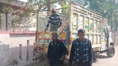 बहराइच: निबिया गौडी गांव के पास हाइवे पर 2 ट्रकों की आमने-सामने हुई भिड़ंत, एक ट्रक चालक की हुई मौत