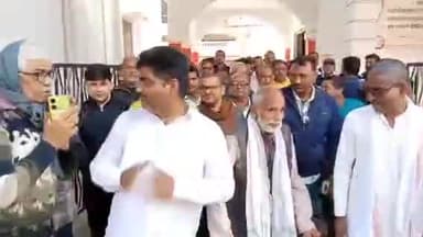 जौनपुर: कोटेदार संघ ने कमिशन बढ़ाने की मांग को लेकर सीएम के नाम सिटी मजिस्ट्रेट को सौंपा ज्ञापन