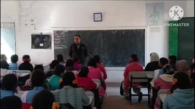 घाघरा: शिक्षा का भेंट कार्यक्रम के तहत BDO ने प्रोजेक्ट बालिका हाई स्कूल घाघरा का किया दौरा, मैट्रिक की छात्राओं को दिए टिप्स