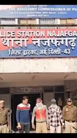 नजफगढ़: स्नेचिंग की वारदात को अंजाम देने वाले 2 शातिर झपटमार नजफगढ़ से हुए गिरफ्तार