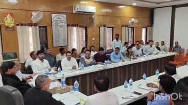 बेमेतरा: नवागढ़ जनपद पंचायत में खाद्य मंत्री दयाल दास बघेल ने विभिन्न विभागों के अधिकारियों की ली बैठक, कलेक्टर रहे मौजूद