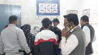 पूरनपुर: लालपुर गांव के पास ट्रैक्टर ट्राली के कट मारने से ई-रिक्शा पलटने से आधा दर्जन लोग घायल