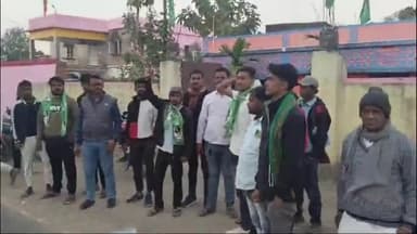 गिरिडीह: गिरिडीह विधायक के मंत्री बनने पर गांडेय में झामुमो कार्यकर्ताओं ने मनाई खुशियां