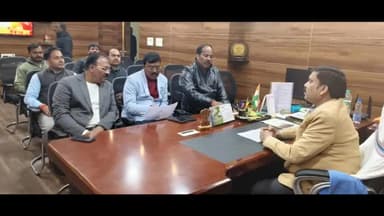 हज़ारीबाग: क्षेत्रीय विकास पर चर्चा के लिए सदर विधायक प्रदीप प्रसाद और बड़कागांव विधायक रोशन लाल चौधरी ने डीडीसी से की बैठक