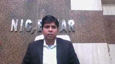 बक्सर: विश्व मृदा दिवस पर बक्सर के कृषि अभियंत्रण भूमि संरक्षण उपनिदेशक ने किसानों से विषमुक्त खेती की अपील की