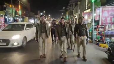 रामपुर: एसपी विद्यासागर मिश्र ने थाना सिविल लाइन क्षेत्र में फ्लैग मार्च कर लोगों से शांति व्यवस्था बनाए रखने की अपील की