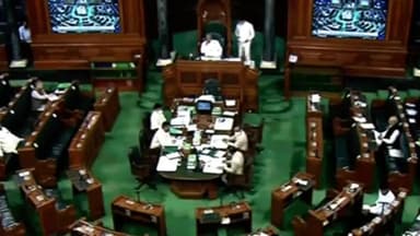 झांसी: सांसद ने लोकसभा में झांसी मंडल से नई ट्रेनें चलाने और रेलवे स्टेशनों के आधुनिकीकरण की रखी मांग