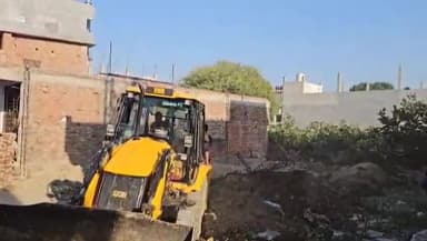 कानपुर: कल्याणपुर में केडीए का बुलडोजर गरजा, गिराया अवैध कब्जा